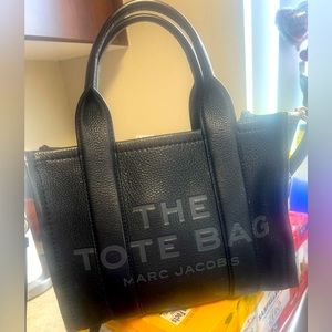 The tote bag leather